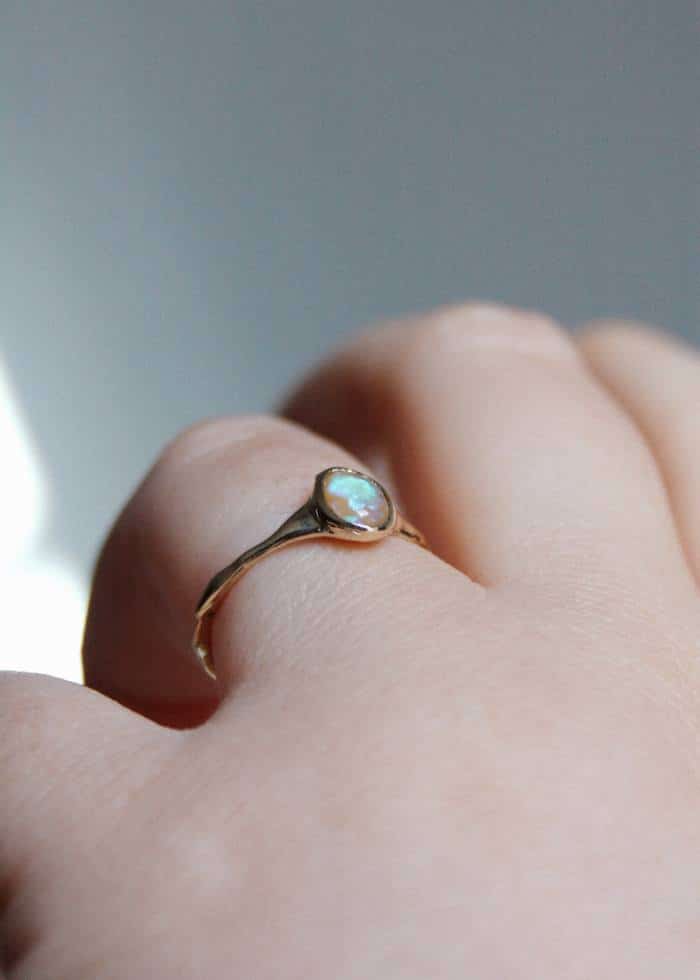 Anillo de Oro y ópalo australiano sólido