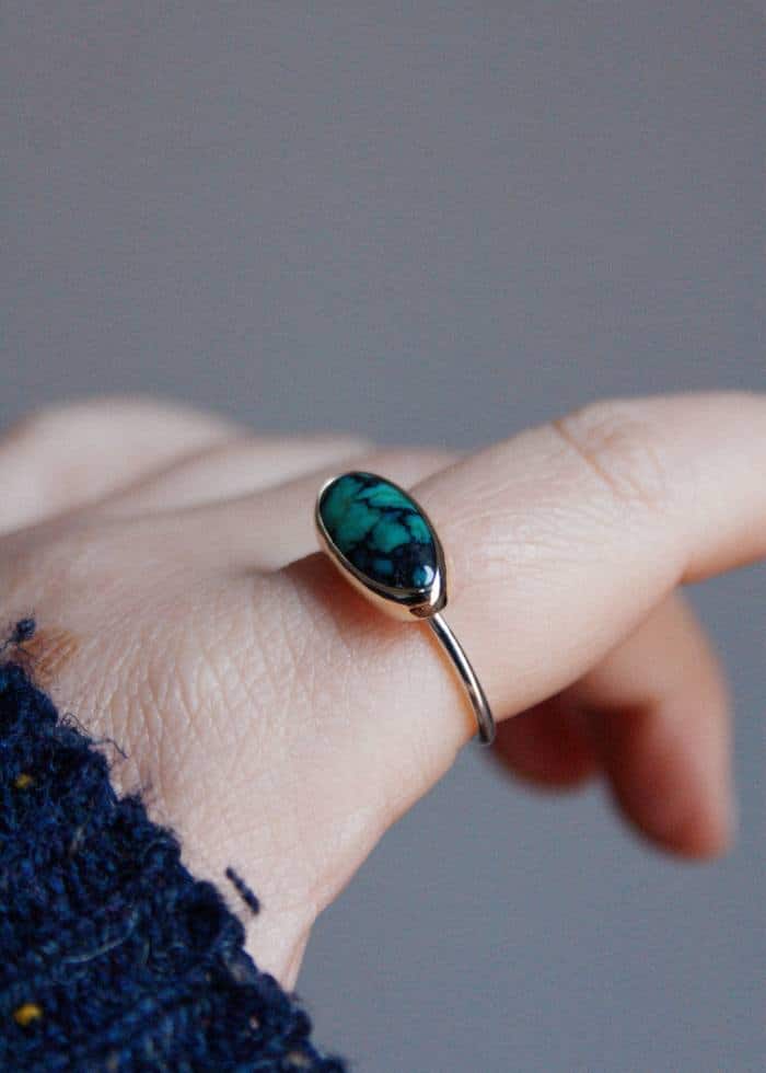 Anillo de plata, oro y calcosiderita (talla 15)