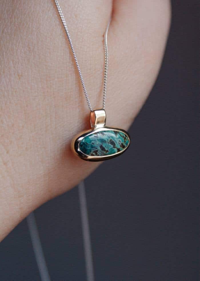 Colgante de plata, oro y calcosiderita