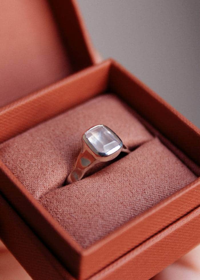 Anillo orgánico cuarzo rosa